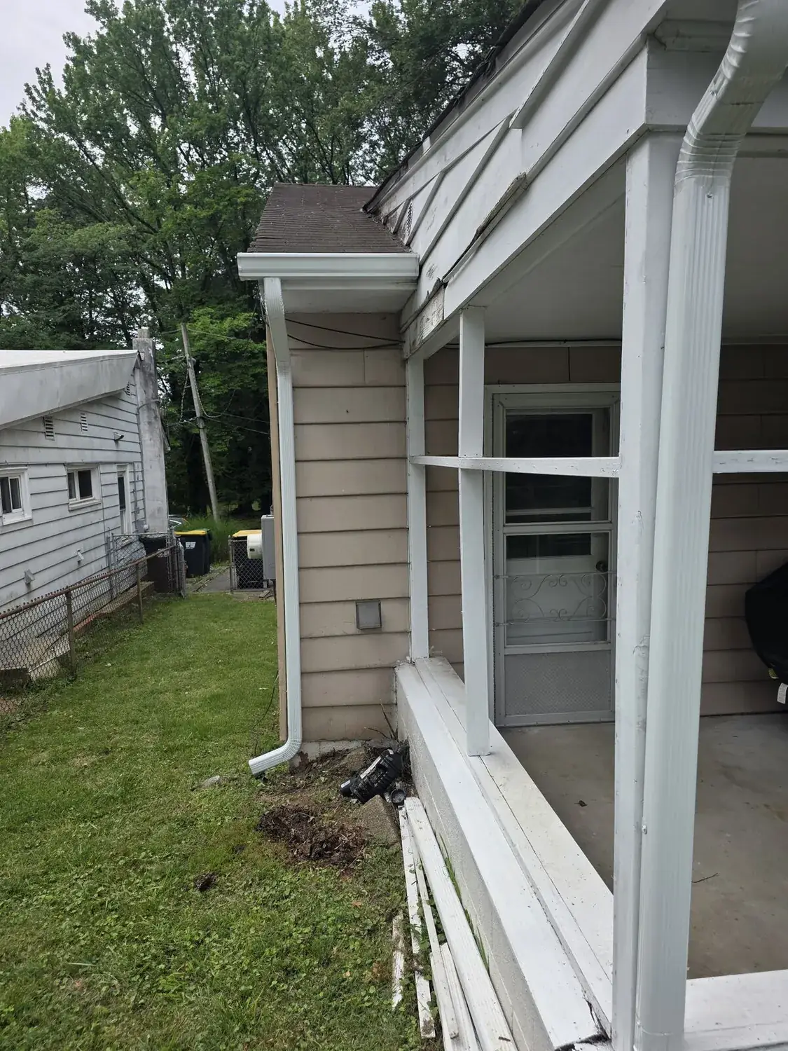 New seamless gutters installed on a full home