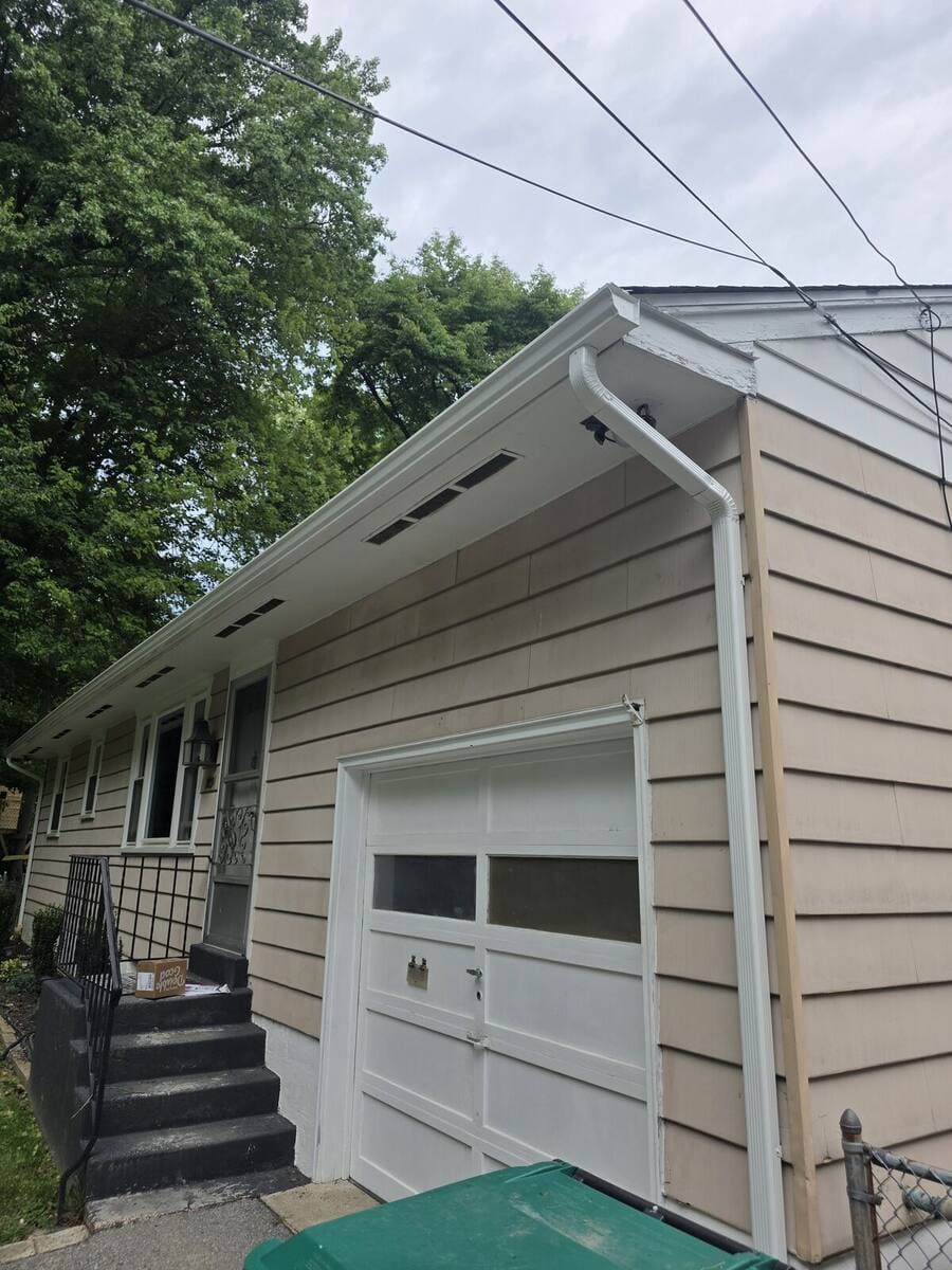 Trim and corner detail at the roofline