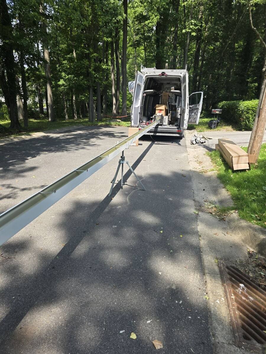 Seamless gutter fabrication detail
